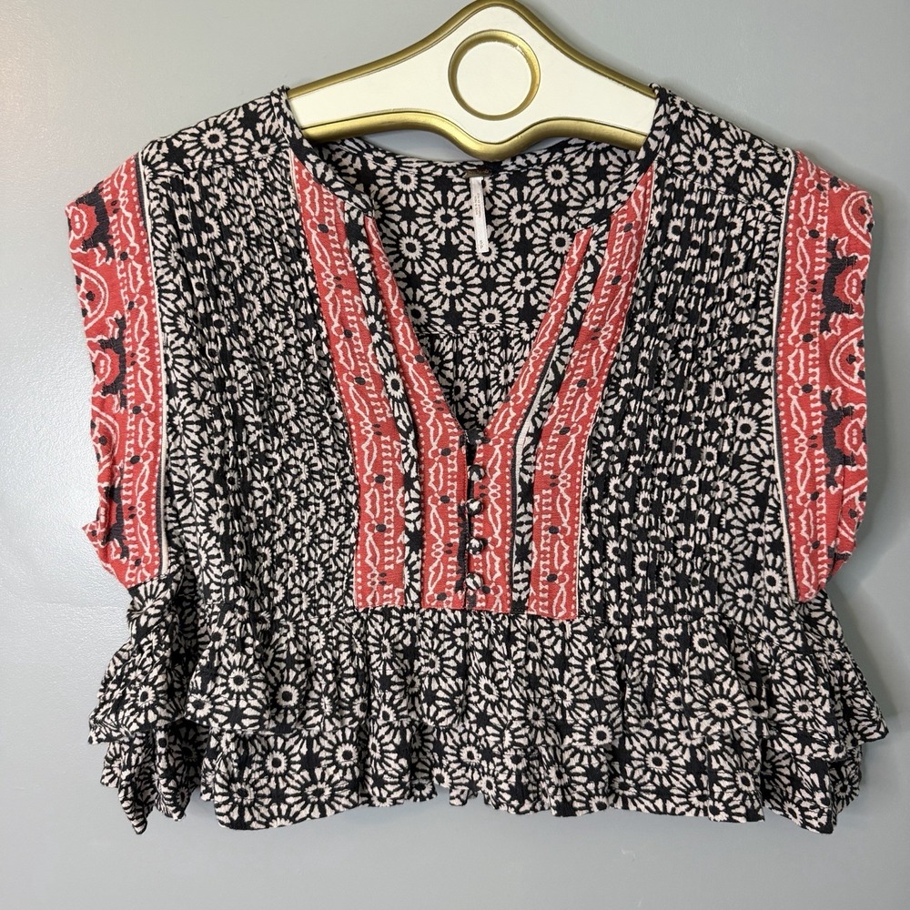 Free People Floral Black & Red Sleeveless Top S Ruffle Hem V-Neck Boho Beach